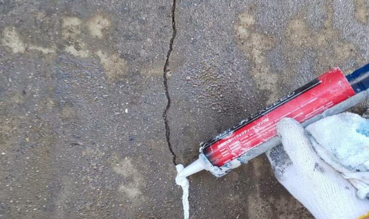 ひび割れ外壁の画像